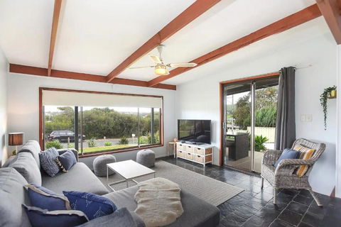 Port Elliot Coastal Cottage - 18 Handby Street,Port Elliot, No Linen Included - Tourism Hervey Bay 2