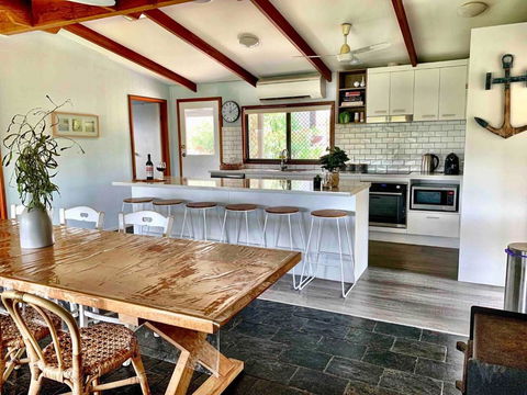 Port Elliot Coastal Cottage - 18 Handby Street,Port Elliot, No Linen Included - Tourism Hervey Bay 3
