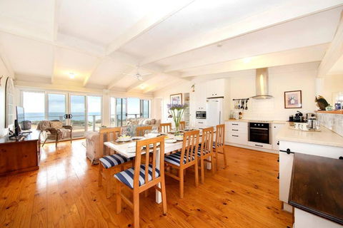 PORT WILLUNGA DREAMING A Beach Front Experience - Hervey Bay Accommodation 0