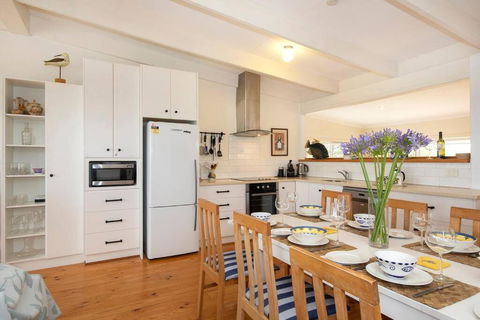 PORT WILLUNGA DREAMING A Beach Front Experience - Hervey Bay Accommodation 3