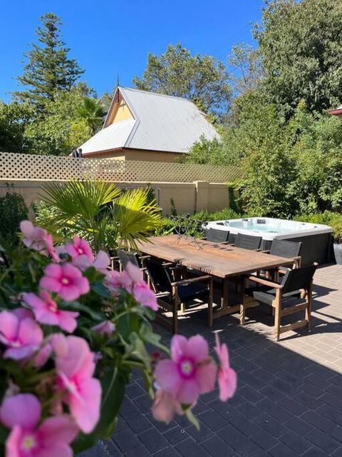 Porters Cottage Oasis - Hervey Bay Accommodation 0