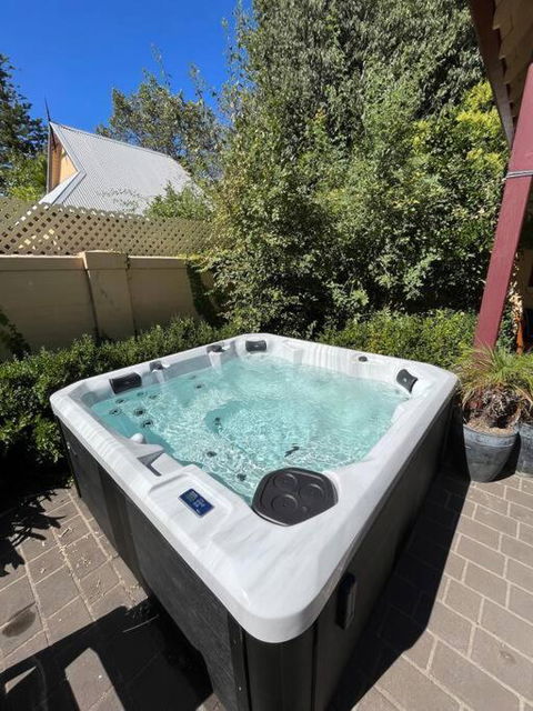 Porters Cottage Oasis - Hervey Bay Accommodation 1