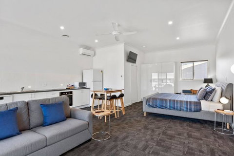 Port Lincoln Shark Apartment 4 - Hervey Bay Accommodation 0