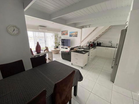 Port Lincoln Marina Waterfront Apartment - Tourism Hervey Bay 2