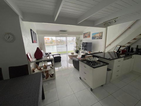 Port Lincoln Marina Waterfront Apartment - Tourism Hervey Bay 3