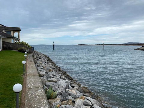 Port Lincoln Marina Waterfront Apartment - Tourism Hervey Bay 1