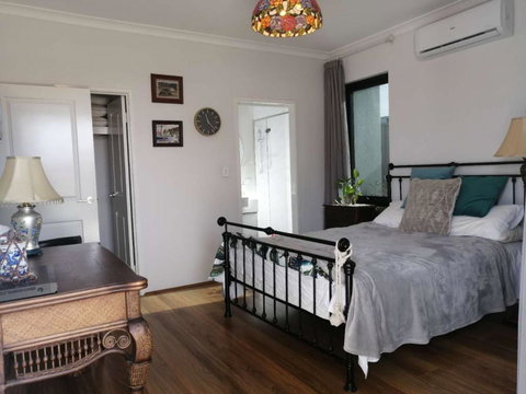Private & Cosy! Master Bedroom In Perth With Garden View - Hervey Bay Accommodation 2
