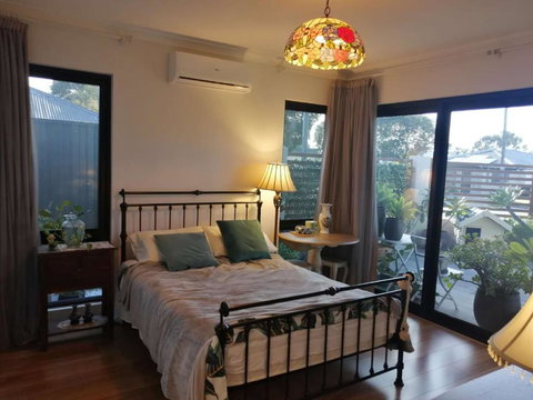 Private & Cosy! Master Bedroom In Perth With Garden View - Hervey Bay Accommodation 0