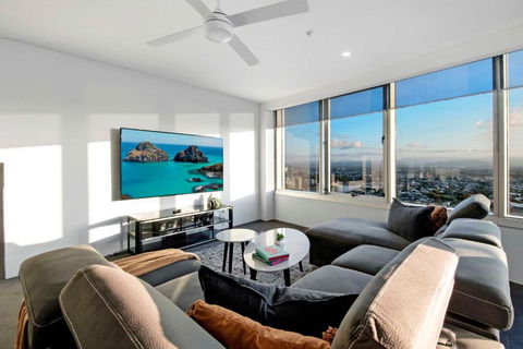 Q Tower Apartments In Surfers Paradise - From Level 3 - Self Contained & Privately Managed - Wow Stay - Hervey Bay Accommodation 2