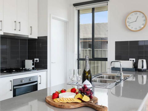 Putters Paradise 25-30 Troon Drive - Hervey Bay Accommodation 3