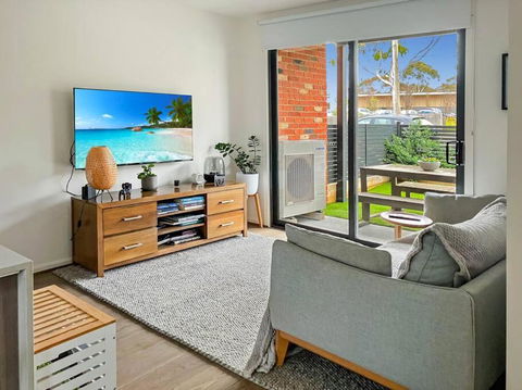 Private Room & Ensuite, In Shared Modern 2 Level Apartment - Full Use Of All Facilities - Tourism Hervey Bay 0