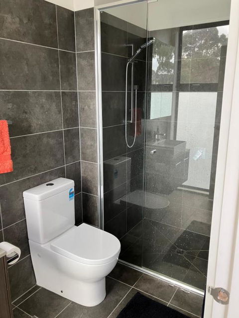 Private Room & Ensuite, In Shared Modern 2 Level Apartment - Full Use Of All Facilities - Tourism Hervey Bay 3