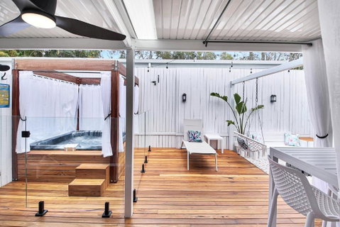Private Outdoor Spa, Fire Pit - THE RETREAT COOLUM BEACH - Hervey Bay Accommodation 1