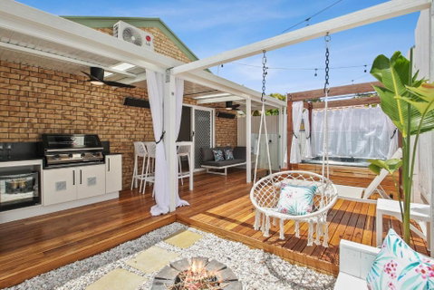 Private Outdoor Spa, Fire Pit - THE RETREAT COOLUM BEACH - Hervey Bay Accommodation 2