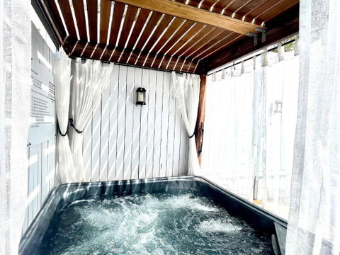 Private Outdoor Spa, Fire Pit - THE RETREAT COOLUM BEACH - Hervey Bay Accommodation 3