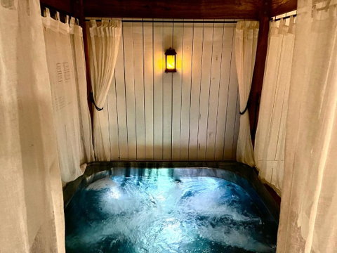 Private Outdoor Spa, Fire Pit - THE RETREAT COOLUM BEACH - Hervey Bay Accommodation 0