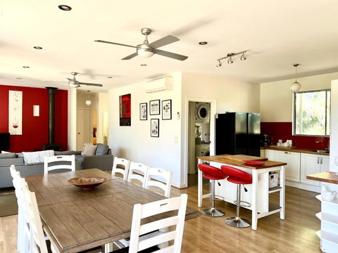 Powers Retreat Holiday House - Hervey Bay Accommodation 0