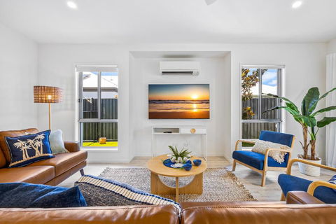Premium 4-Bed Coastal Escape With BBQ And Pool - Tourism Hervey Bay 2