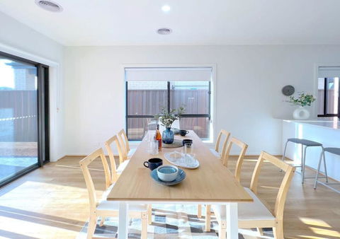 Pride Pakenham Parkfront Home - Tourism Hervey Bay 3