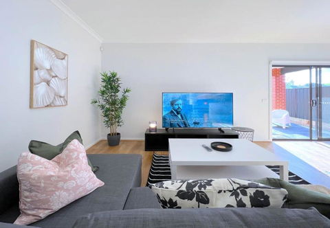 Pride Pakenham Parkfront Home - Tourism Hervey Bay 1