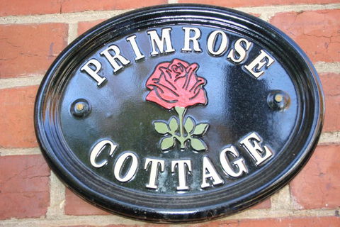 Primrose Cottage - Hervey Bay Accommodation 0