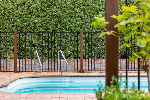 Private Pool Retreat In Watson - Tourism Hervey Bay 0