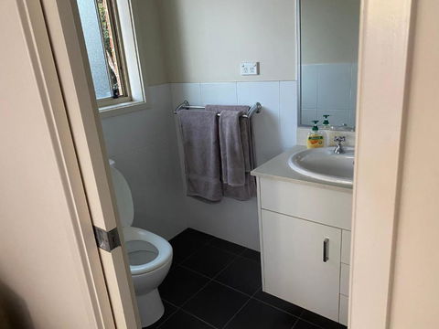Private Room With Ensuite And Parking Close To Wollongong CBD - Hervey Bay Accommodation 3