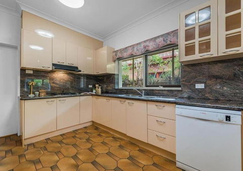 Pyne House - Tourism Hervey Bay 1