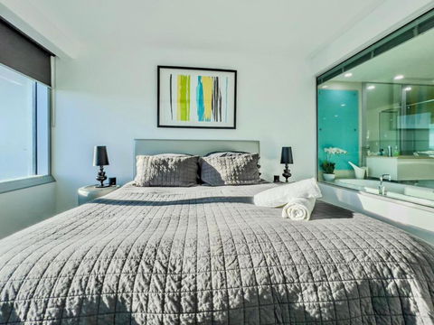 Q1 Skyview Retreat - Level 31 Spectacular Views - Hervey Bay Accommodation 1