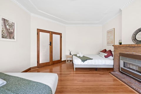 Quadruple Room - Near Transport & Shops - Shared Bathroom - Hervey Bay Accommodation 0