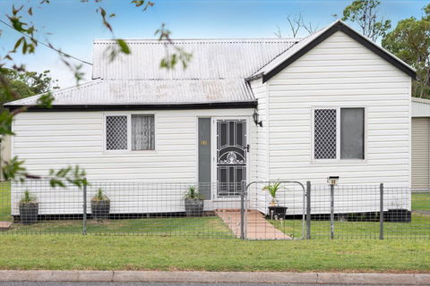 Quaint 2 Bedroom Fully Furnished Cottage - Hervey Bay Accommodation 0