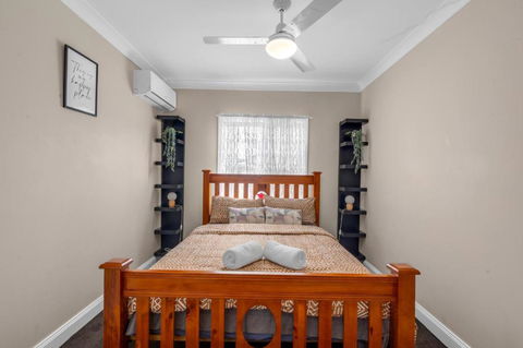 Quaint 2 Bedroom Fully Furnished Cottage - Hervey Bay Accommodation 1
