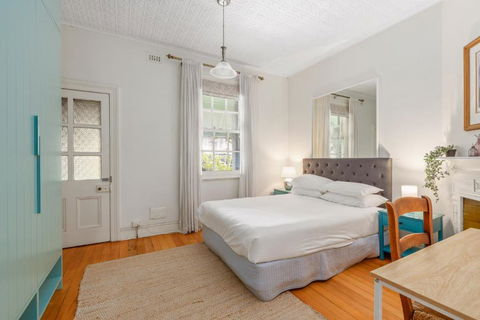 Quaint 3-Bed Heritage Home In The Heart Of Sydney - Hervey Bay Accommodation 1