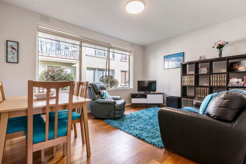 Quaint & Homey Ripponlea Flat - Hervey Bay Accommodation 0