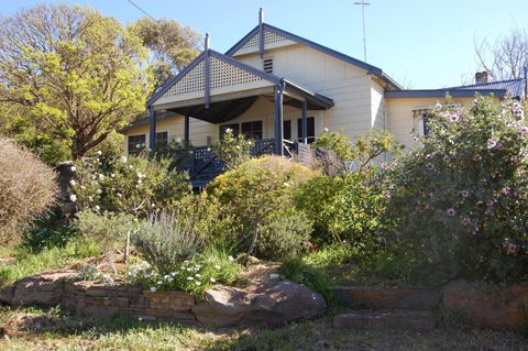 Quaint Cottage Nestled Amongst The Trees - Hervey Bay Accommodation 0