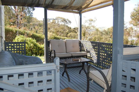 Quaint Cottage Nestled Amongst The Trees - Hervey Bay Accommodation 2