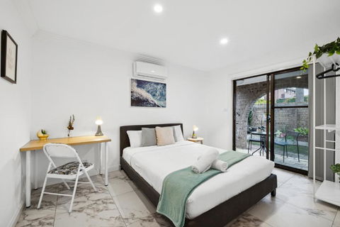 Quaint Double Room - Centrally Located At Glenfield - Shared Bathroom - Hervey Bay Accommodation 0