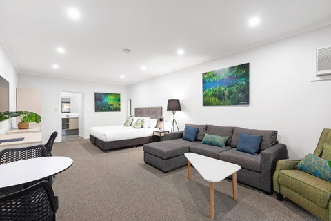 Presidential Motel - Tourism Hervey Bay 0