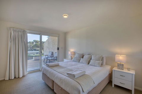 Quarterdeck Apartment - Hervey Bay Accommodation 2