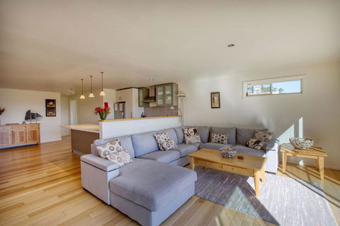 Quarterdeck Apartment - Hervey Bay Accommodation 1