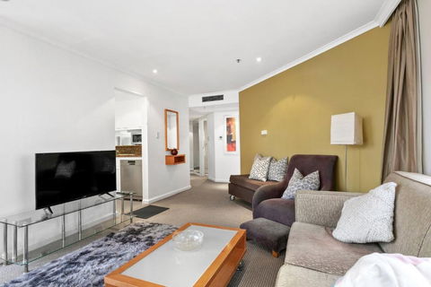 Quay West 2302 Self-Catering - Hervey Bay Accommodation 3