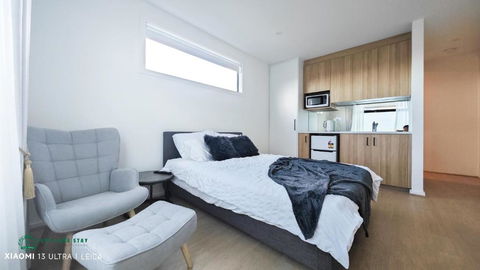 Queen Bed Stylish Suite With TV - Room 12 - Tourism Hervey Bay 2