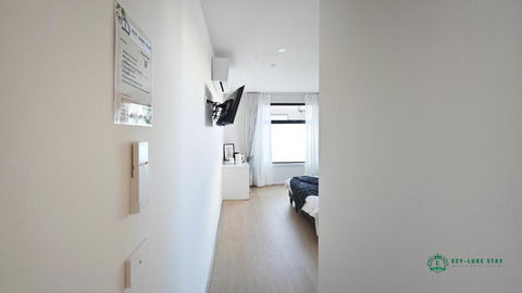 Queen Bed Stylish Suite With TV - Room 12 - Tourism Hervey Bay 3