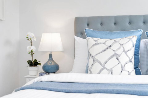 Queenberry Cottage - Jacuzzi, Village Location & 10 Mins To Beach - Hervey Bay Accommodation 1