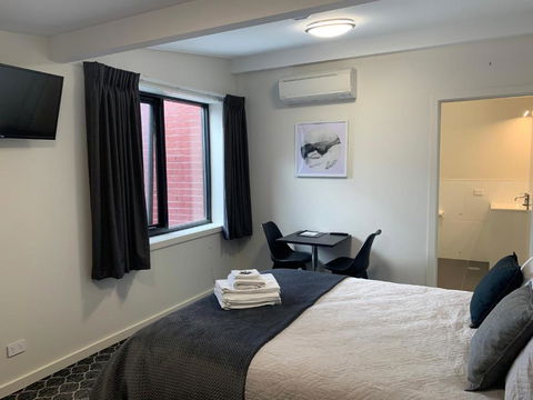 Queens Arms Hotel - Tourism Hervey Bay 0