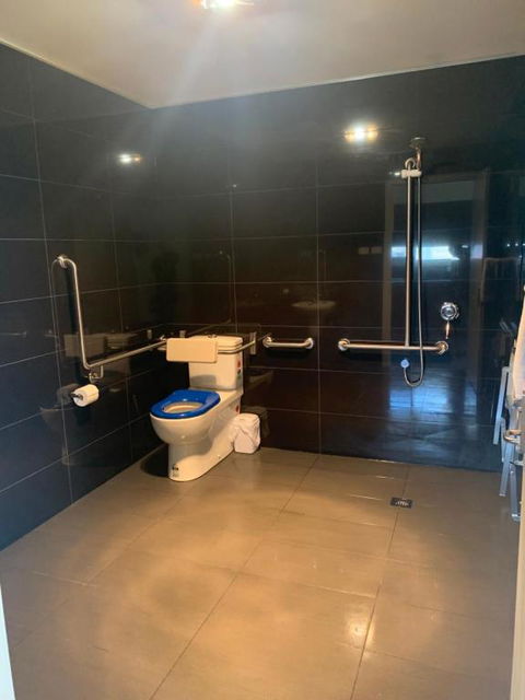 Queens Arms Hotel - Tourism Hervey Bay 1