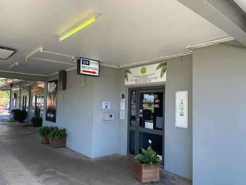 Queens Beach Hotel - Hervey Bay Accommodation 1