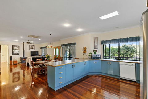 Queenslander On Madsen - Hervey Bay Accommodation 3