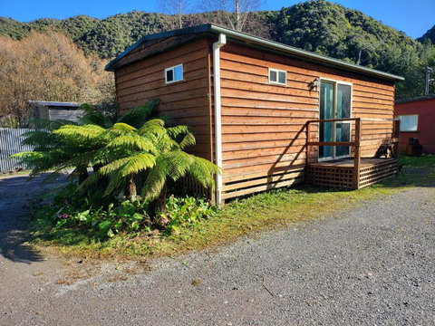 Queenstown Copper Country Cabins - Hervey Bay Accommodation 0