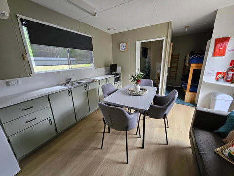 Queenstown Copper Country Cabins - Hervey Bay Accommodation 3